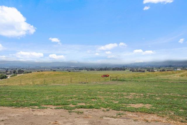 3000 Coppa Court, Hollister CA: https://media.crmls.org/mediaz/48d20f27-db7f-4cc7-8441-1beb7aaec1fe.jpg