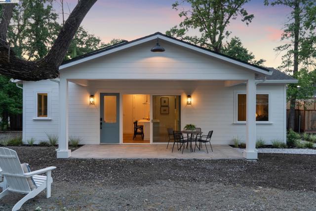 2129 Youngs Ct, Walnut Creek CA: https://media.crmls.org/mediaz/48d2580e-d8bb-44fe-bd46-9dd0a830d1e7.jpg