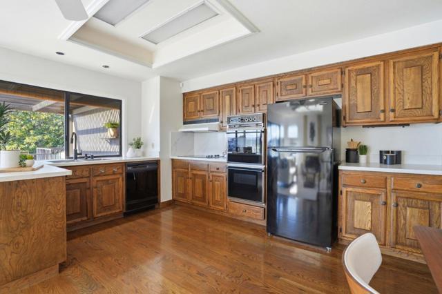 1190 Flying Fish Street, Foster City CA: https://media.crmls.org/mediaz/48d25a2e-85be-4b59-9b68-e2d79ea5b3ee.jpg