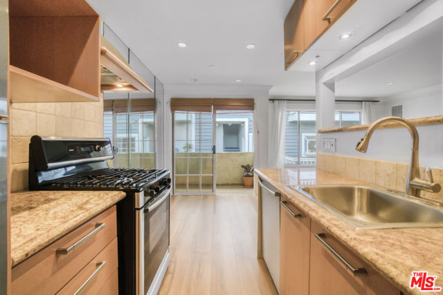 1323 S Carmelina Avenue, Los Angeles CA: https://media.crmls.org/mediaz/48d2dcb0-1d94-477c-be89-fa4f4f0f6596.jpg