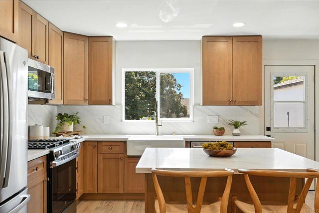 3777 Poe Street, San Diego CA: https://media.crmls.org/mediaz/48d3a1d0-3952-4207-8745-0627bdc67341.jpg