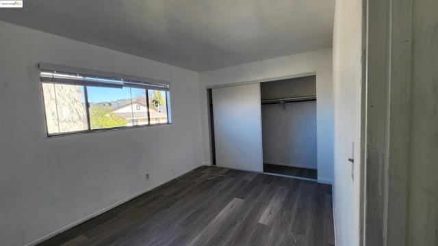 9220 Bancroft Ave, Oakland CA: https://media.crmls.org/mediaz/48d3d2e5-fbff-4d3c-8b60-e0978e66267c.jpg