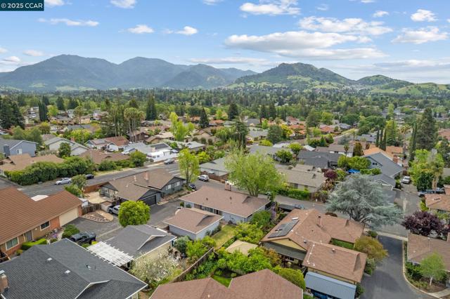 5571 Sepulveda Ct, Concord CA: https://media.crmls.org/mediaz/48d4ffe2-3b77-4246-9fc5-ea5edc88af6c.jpg