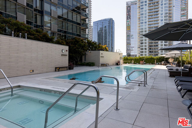 1155 S Grand Avenue, Los Angeles CA: https://media.crmls.org/mediaz/48d562de-ae28-40c3-b891-490b58094597.jpg