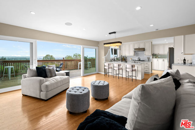 4113 Don Diablo Drive, Los Angeles CA: https://media.crmls.org/mediaz/48d5cd75-3632-47ce-8efe-eff717865854.jpg