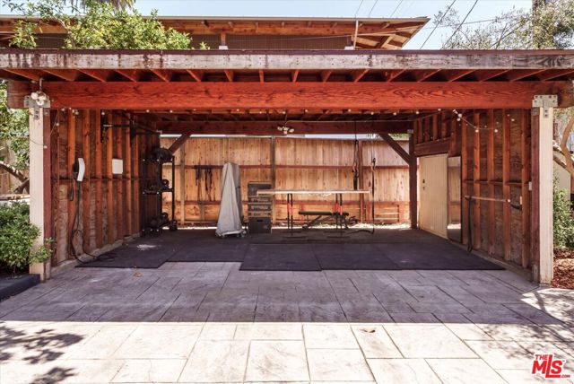 630 Brooks Avenue, Venice CA: https://media.crmls.org/mediaz/48d5ea8b-c4ba-4af4-900c-b81650ab24c6.jpg