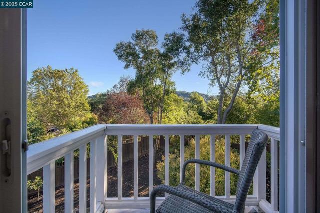 33 Altamount Drive, Orinda CA: https://media.crmls.org/mediaz/48d60de9-2435-4110-ba87-f34119a8848d.jpg