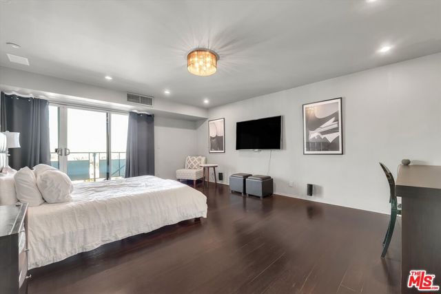 1155 N La Cienega Boulevard, West Hollywood CA: https://media.crmls.org/mediaz/48d61e76-cf8a-4637-adaf-4f832cdcc4b2.jpg