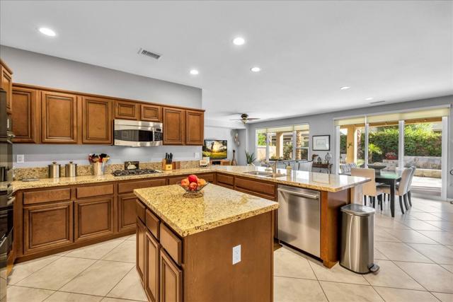 81485 Golden Poppy Way, La Quinta CA: https://media.crmls.org/mediaz/48d771c7-002f-4f8f-b166-ad85f2ac0af0.jpg