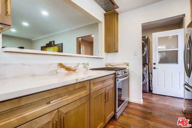 7220 10th Avenue, Los Angeles CA: https://media.crmls.org/mediaz/48d79fb6-a4fa-4d98-ad04-b22f52121efb.jpg