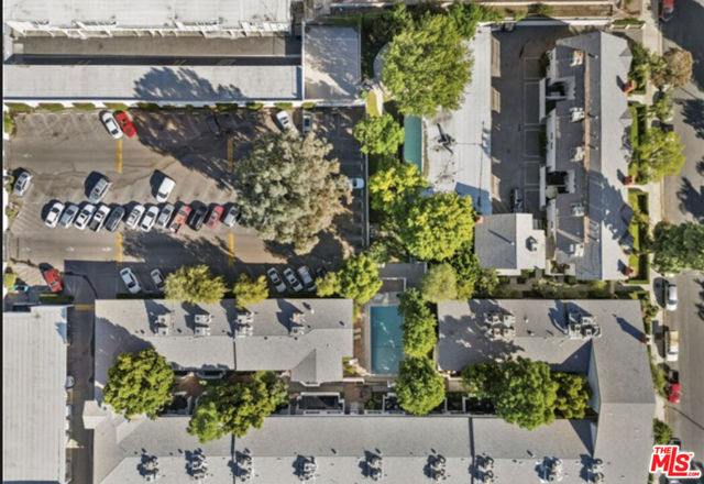 18547 Collins Street, Tarzana CA: https://media.crmls.org/mediaz/48d7cd22-7e76-4615-abfa-cd5d79dd6591.jpg