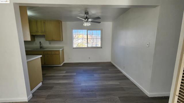 9220 Bancroft Ave, Oakland CA: https://media.crmls.org/mediaz/48d7e5b5-4203-40b8-b8be-ed26cd690527.jpg