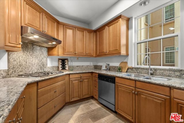 5935 Playa Vista Drive, Playa Vista CA: https://media.crmls.org/mediaz/48d89cf2-fd69-4ab1-ba3f-a5d2485bfcd7.jpg