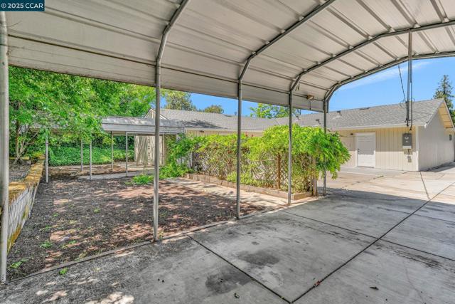 280 Sierra Dr, Walnut Creek CA: https://media.crmls.org/mediaz/48d8d648-fe6d-4269-bf49-2d8fbd0595f4.jpg