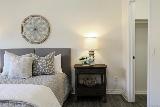 5033 Los Morros Way, Oceanside CA: https://media.crmls.org/mediaz/48d92bc7-4549-4559-93c9-85f0957f5446.jpg