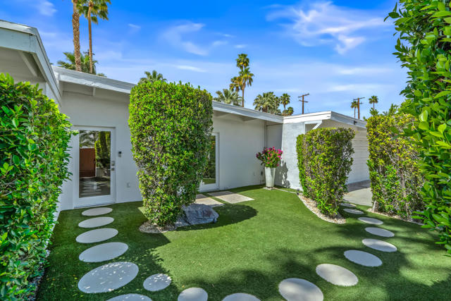 1115 Pasatiempo Road, Palm Springs CA: https://media.crmls.org/mediaz/48d95d70-0137-4edb-a3d5-8e83973bfc5f.jpg