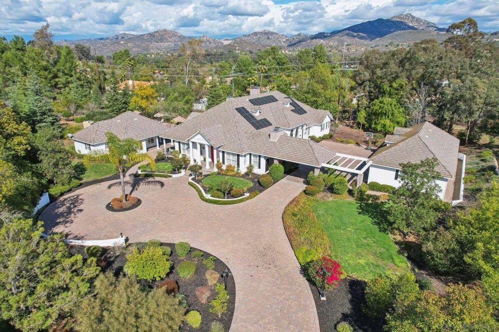 13773 Paseo Valle Alto