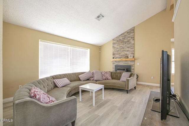3831 E Ave T 8, Palmdale CA: https://media.crmls.org/mediaz/48d982b8-fb64-44b6-9d4b-572e4fb2b17a.jpg