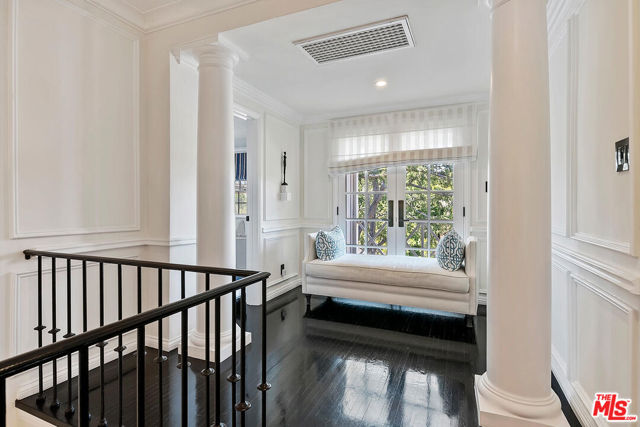 10428 Wyton Drive, Los Angeles CA: https://media.crmls.org/mediaz/48d9bcaa-5b77-4c8d-b3d8-73cc0d4d2d93.jpg