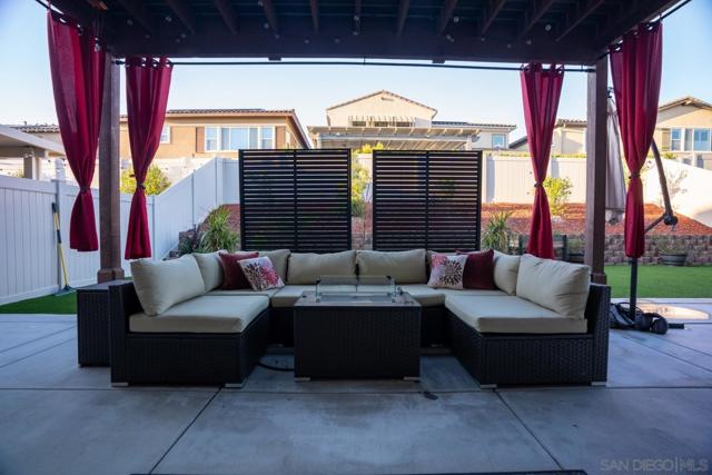 1417 Stearns Whard Rd, Chula Vista CA: https://media.crmls.org/mediaz/48d9d35e-5782-4502-a1a9-6997d2c74035.jpg