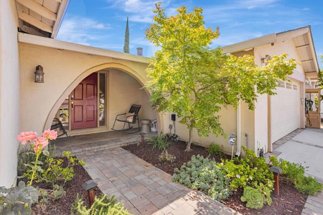 5456 Del Oro Drive, San Jose CA: https://media.crmls.org/mediaz/48da3399-e2dc-481d-ae15-c8916cdd40c1.jpg