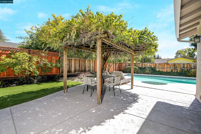 2501 Biscay Way, Walnut Creek CA: https://media.crmls.org/mediaz/48da5f70-5a67-4397-9edb-b87122606c8e.jpg
