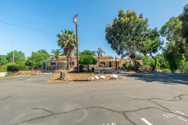 9780 Dunbar Ln Lane, El Cajon CA: https://media.crmls.org/mediaz/48da6603-354e-40bb-80e6-c4e7a04a0238.jpg