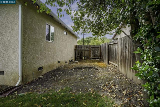 1551 Orange Street, Concord CA: https://media.crmls.org/mediaz/48db1f00-1547-4029-8955-645831ac3fe1.jpg
