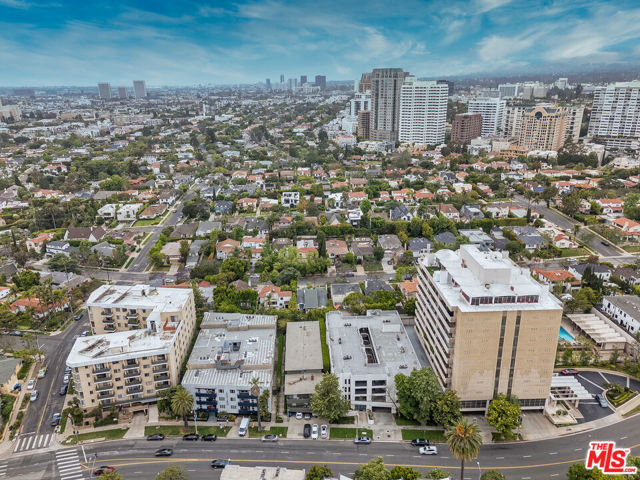 1357 1361 S Beverly Glen Boulevard, Los Angeles CA: https://media.crmls.org/mediaz/48db90c2-7263-437f-83ba-f1802a35d0a3.jpg