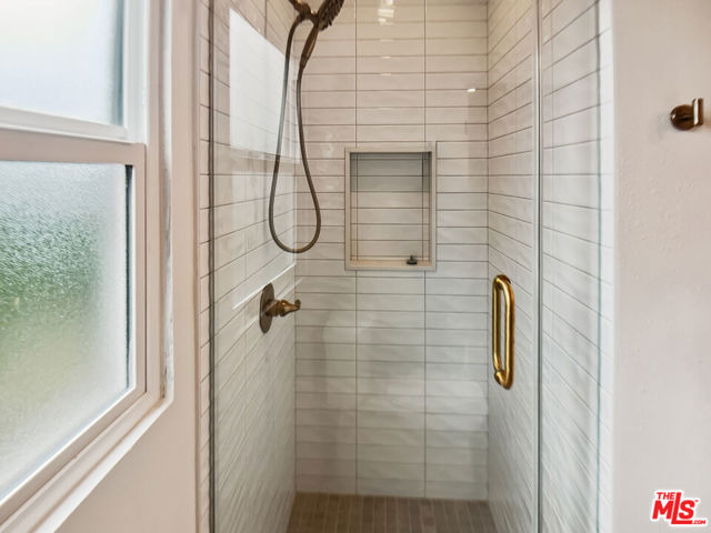 6820 Abbottswood Drive, Rancho Palos Verdes CA: https://media.crmls.org/mediaz/48dbe06a-ce1b-491f-a309-af955387be99.jpg