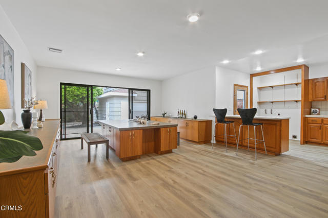 5131 Greenbush Avenue, Sherman Oaks CA: https://media.crmls.org/mediaz/48dbe278-f88a-45d8-ae31-4ccdcbacd20a.jpg