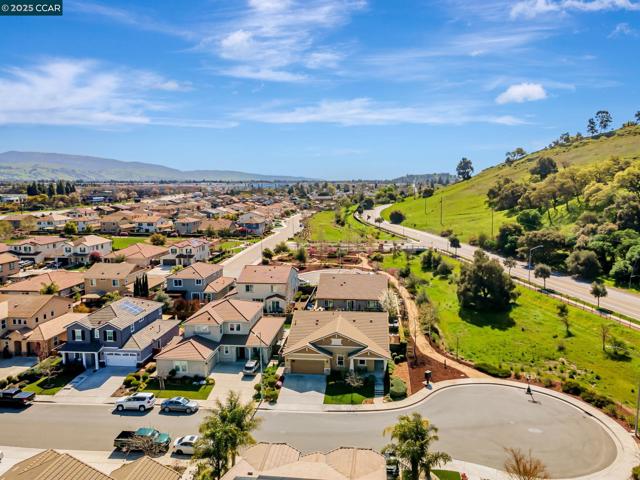 190 Pasilla Ct, Morgan Hill CA: https://media.crmls.org/mediaz/48dc158e-0ff6-4a44-80ae-c5c529c7c5a8.jpg
