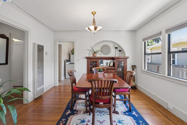 3144 60Th Ave, Oakland CA: https://media.crmls.org/mediaz/48dc9061-f210-4753-a84a-65324d5aee58.jpg
