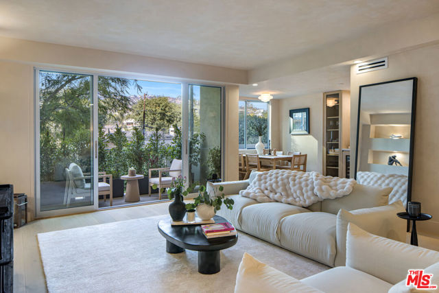 818 N Doheny Drive, West Hollywood CA: https://media.crmls.org/mediaz/48dd33df-d6fd-4674-987d-58989326564e.jpg