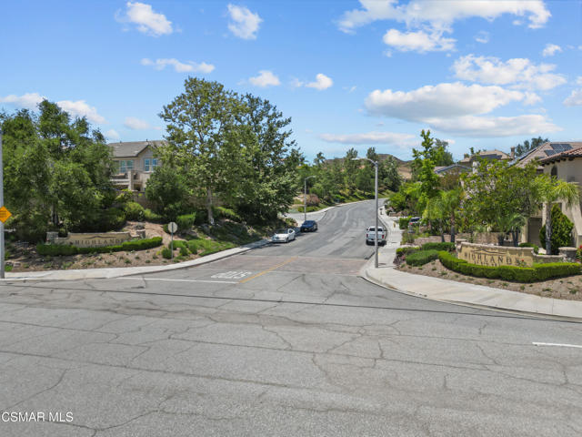 1729 Bluesage Court, Simi Valley CA: https://media.crmls.org/mediaz/48dd66b6-76bc-450c-ab44-7af9dbdf805f.jpg