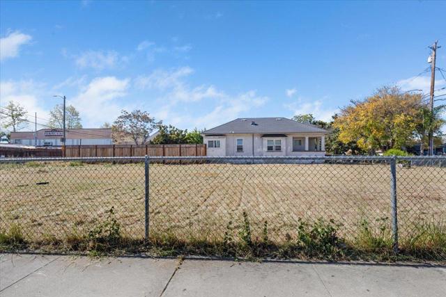 895 S 2nd Street, San Jose CA: https://media.crmls.org/mediaz/48de0d10-c82a-4915-afb6-35f2bdc338b8.jpg