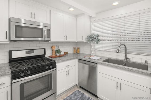 661 Balboa Avenue, Coronado CA: https://media.crmls.org/mediaz/48de1b52-dac9-45f8-88e7-101244c2dbfe.jpg