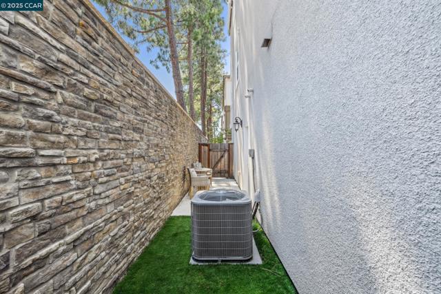 510 Ashton Way, Pleasant Hill CA: https://media.crmls.org/mediaz/48de2e16-c3bf-4a5a-8340-97afb5a08a81.jpg