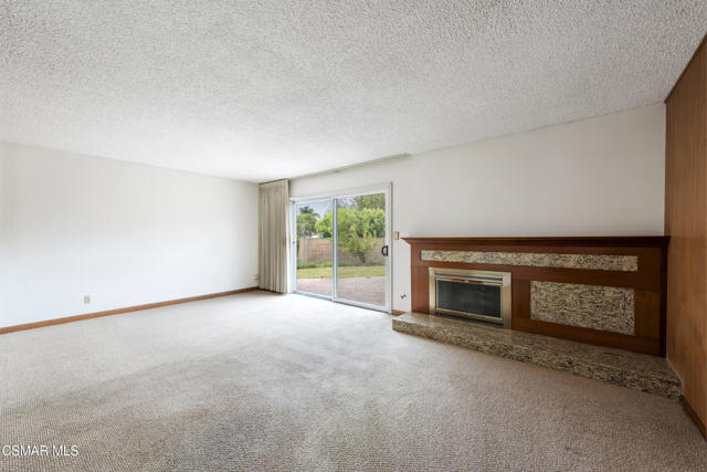 2152 Rockdale Avenue, Simi Valley CA: https://media.crmls.org/mediaz/48df0dcb-ccd1-49f9-a2d9-20e3c3ac206b.jpg