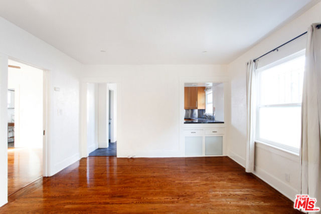 547 Brooks Avenue, Venice CA: https://media.crmls.org/mediaz/48df49dc-a23e-42c3-a694-f88b7efb25cc.jpg
