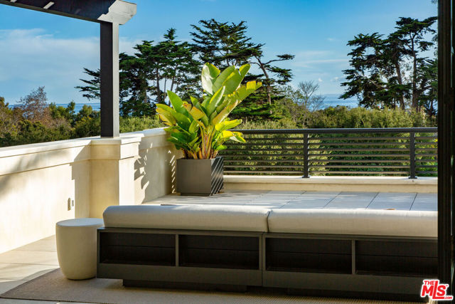 1437 S Jameson Lane, Montecito CA: https://media.crmls.org/mediaz/48df9682-7f43-4c59-a927-9ad9b055d464.jpg