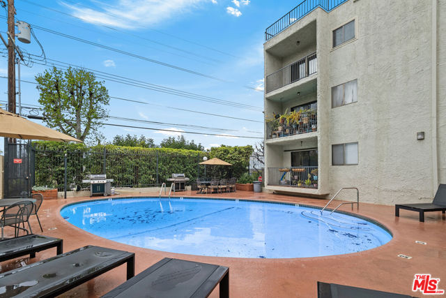 2929 Waverly Drive, Los Angeles CA: https://media.crmls.org/mediaz/48dff78b-deff-4957-bcd1-dd7833a4b4ad.jpg