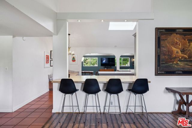 29429 Trailway Lane, Agoura Hills CA: https://media.crmls.org/mediaz/48e05e40-dfef-431e-b521-8c9e0d6261a9.jpg