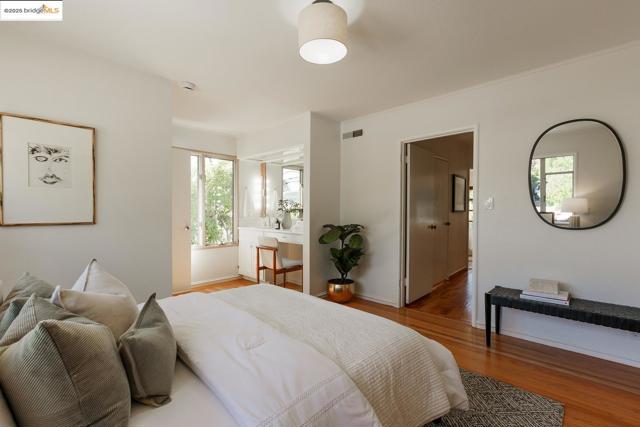 4191 Fruitvale, Oakland CA: https://media.crmls.org/mediaz/48e069e9-79b2-4cbf-bdc9-6df1306cd093.jpg