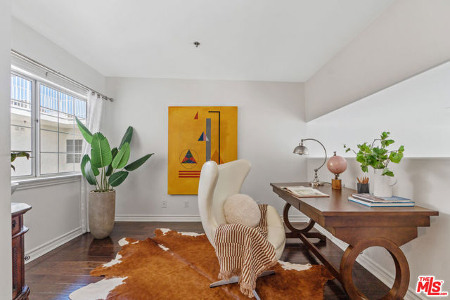 3743 S Canfield Avenue, Los Angeles CA: https://media.crmls.org/mediaz/48e06a33-8e05-4494-9b45-4ba15798f7be.jpg