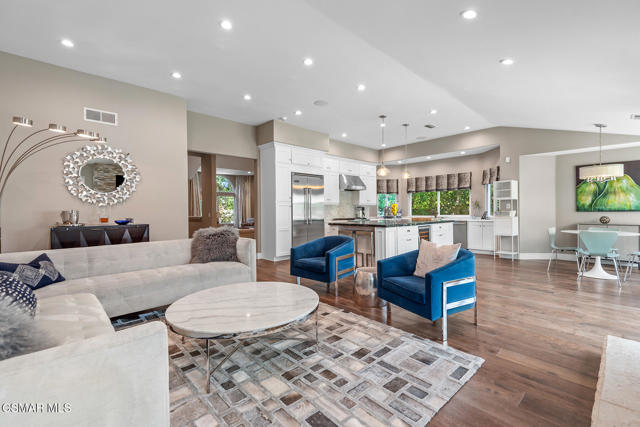 4953 Kilburn Court, Oak Park CA: https://media.crmls.org/mediaz/48e08c1c-a759-4ee0-b2c7-73755775ec6f.jpg