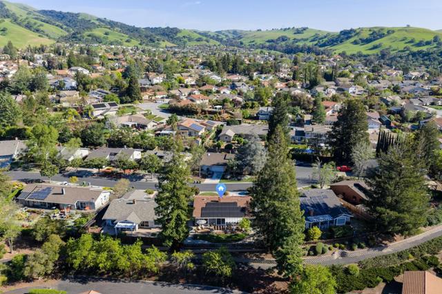 8325 Pinotage Court, San Jose CA: https://media.crmls.org/mediaz/48e09be3-2867-4bb1-88de-0822fdc1d971.jpg