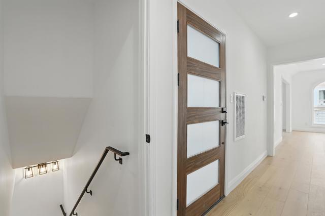 119 Nueva Ave, San Francisco CA: https://media.crmls.org/mediaz/48e0a351-2652-4328-8936-81922c84dee1.jpg
