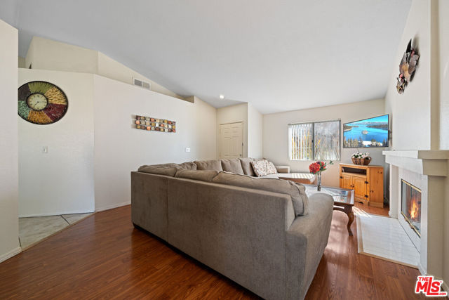 3223 Quarry Road, Palmdale CA: https://media.crmls.org/mediaz/48e0e6e2-f6b3-4a12-b157-68d7bc72dc46.jpg