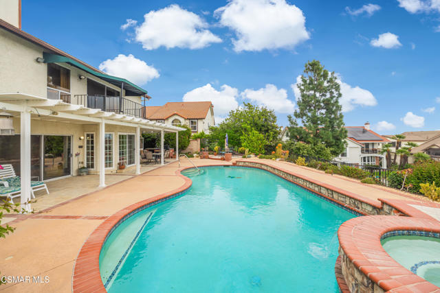 18128 Sandringham Court, Porter Ranch CA: https://media.crmls.org/mediaz/48e11014-9dc2-44ba-b13b-8f2fb0681c36.jpg
